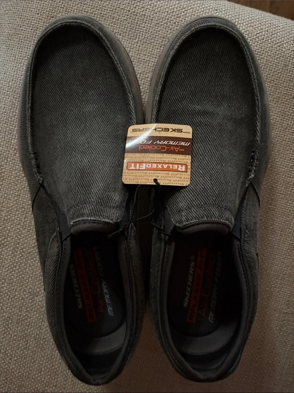 New Skechers Men's Slip-On Loafers Size 10.5in Charcoal.NIB